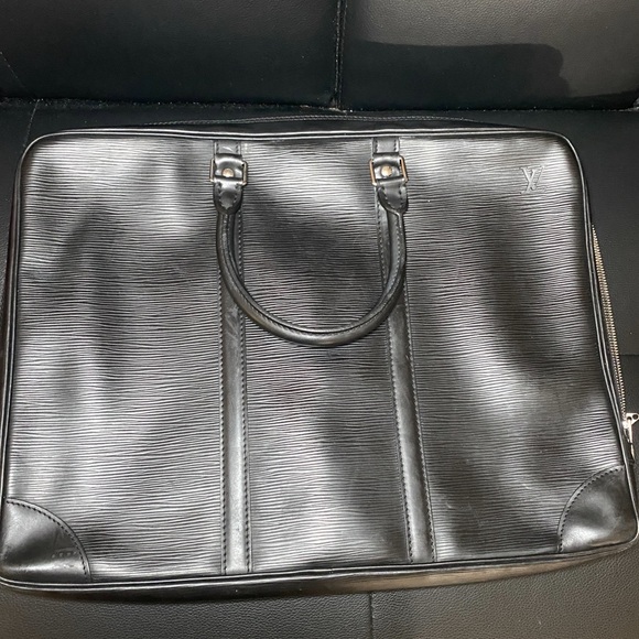 Authentic LOUIS VUITTON epi Porte bag - Picture 1 of 12